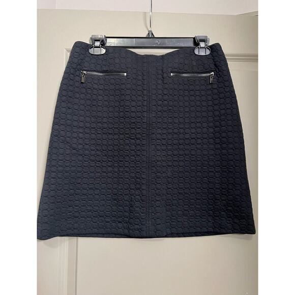 Laundry by Shelli Segal Dresses & Skirts - Laundry by Shelli Segal Black Quilted Mini Skirt -Size 6